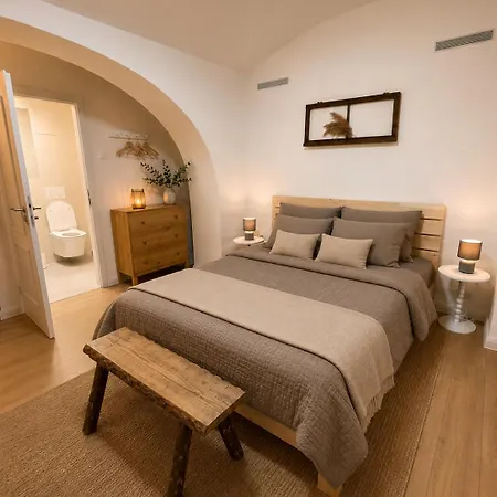 2 With Terrace And Fireplaces דירה