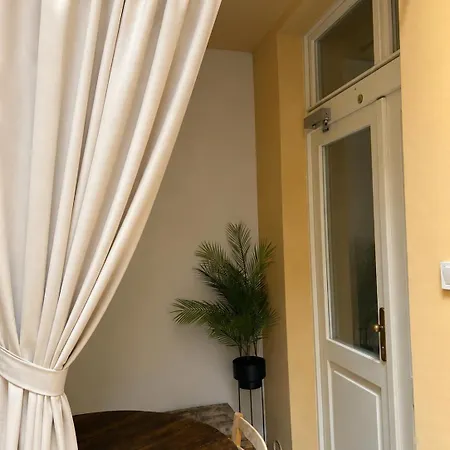 2 With Terrace And Fireplaces * פראג